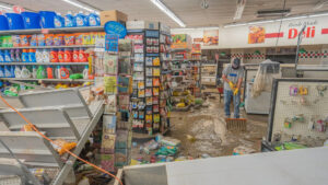 Cleanup efforts at the Isom IGA store in East Kentucky after the flooding of July 2022. (Daily Yonder)