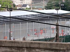 The yard of Orleans Parish Prison in New Orleans as seen from the overpass of a nearby road (Bart Everson, CC BY 2.0, via Wikimedia Commons)