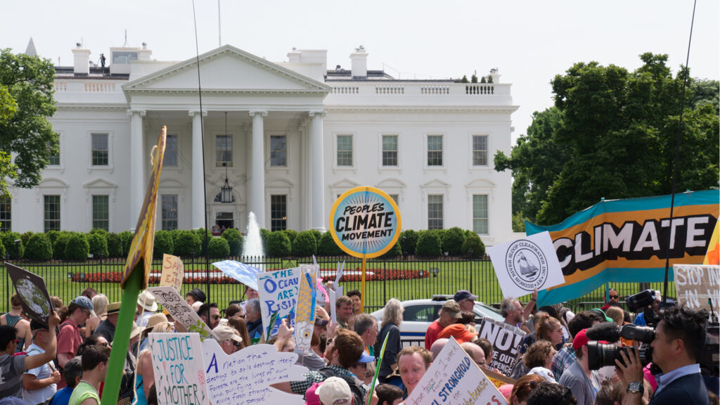 Demonstrator gather outside the White House at the 2017 D.C. Climate March (Mark Dixon, CC BY 2.0, via Wikimedia Commons)