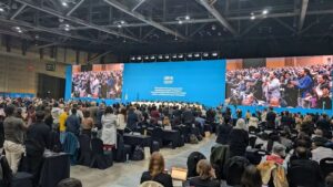 Delegates stood up to applaud the Rwandan delegate’s remarks. (Samuel Winton)